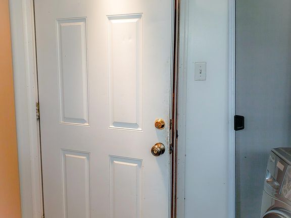 5th image of 36 Charlotte Dr