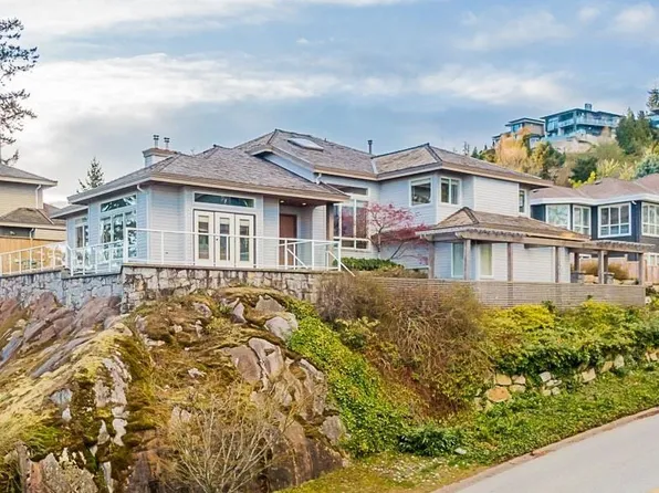4751 Headland Dr, West Vancouver, BC V7W 3H6