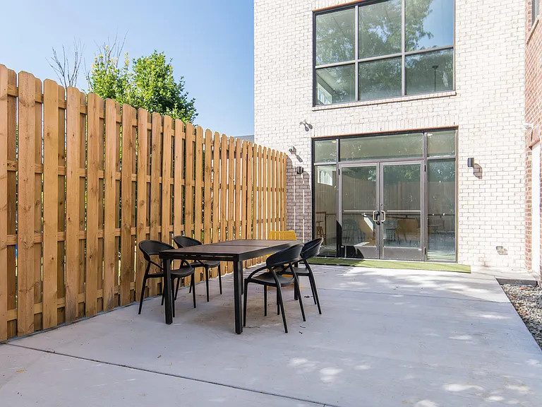 231 Walton Ave #402 — Photo 31