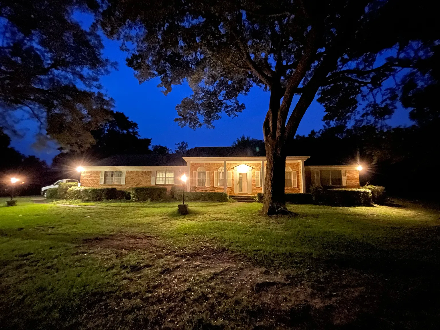 3 bed, 2.0 bath, 2355 sqft, $2,550 — Photo 4