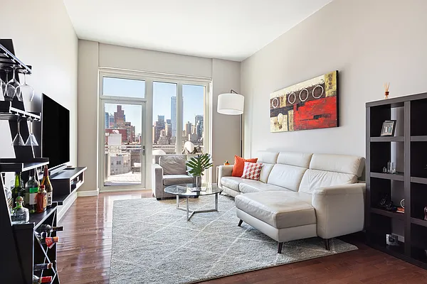 Sold by R New York | media 2