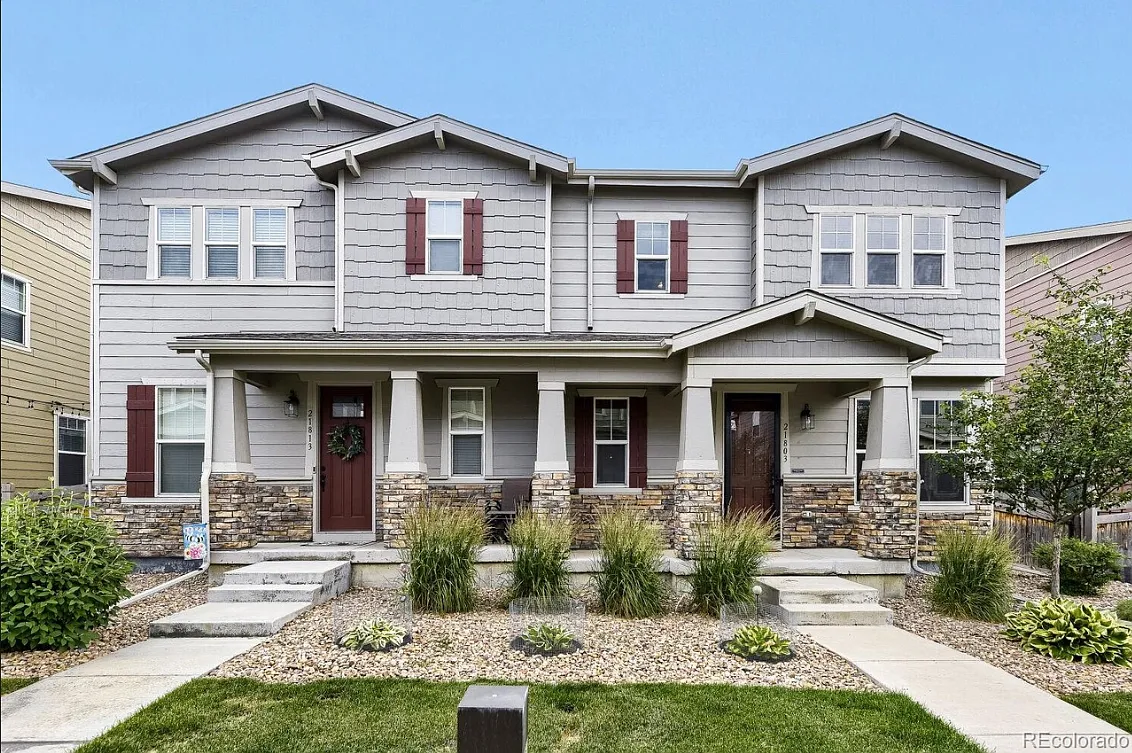 3 bed, 2.5 bath, 2820 sqft, $2,950 — Photo 1