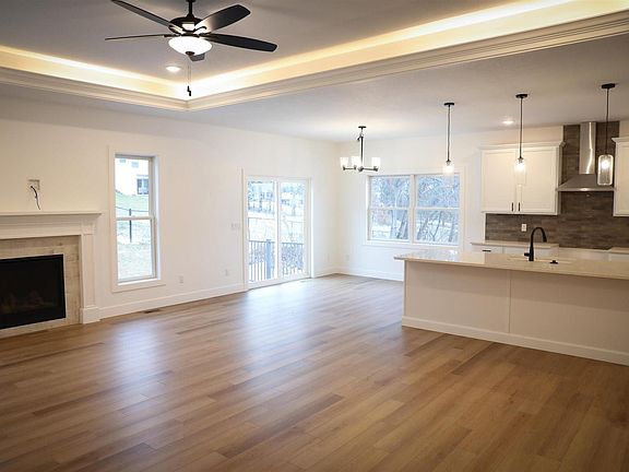 5th image of 4047 Meadowlark Ct