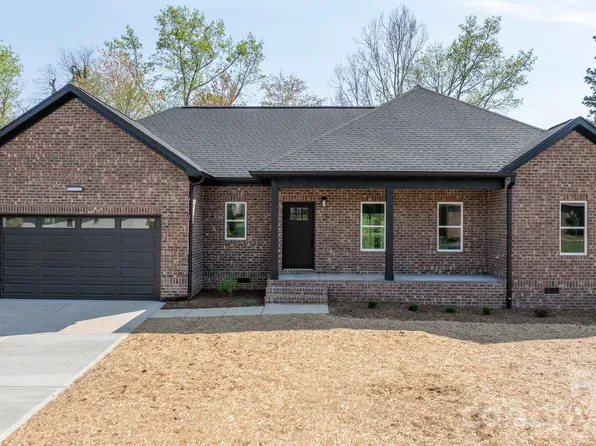 906 4th St NE, Conover, NC 28613