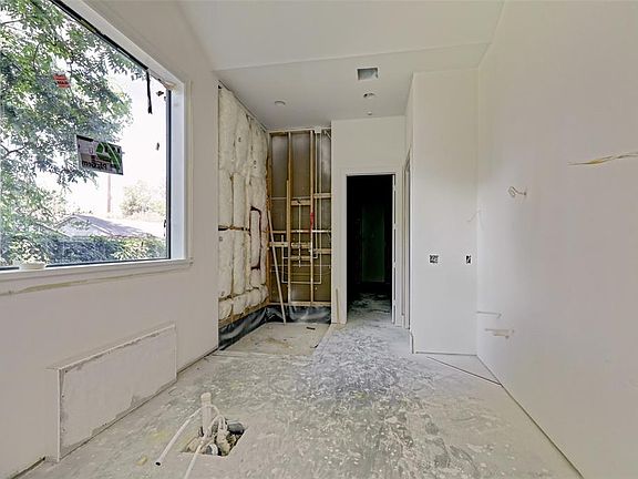 4th image of 9215 Hilldale St