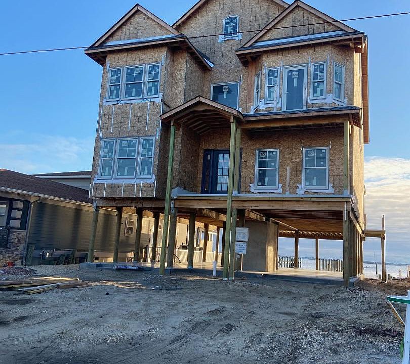 1st image of 559 Long Point Dr