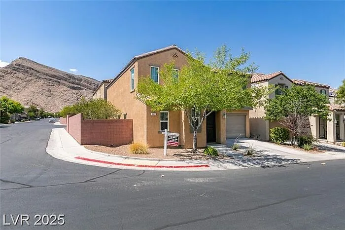 3 bed, 2.5 bath, 1843 sqft, $1,887 — Photo 2