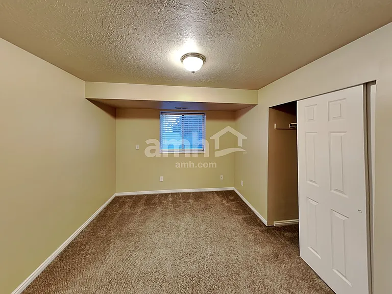 536 S 925 E — Photo 18