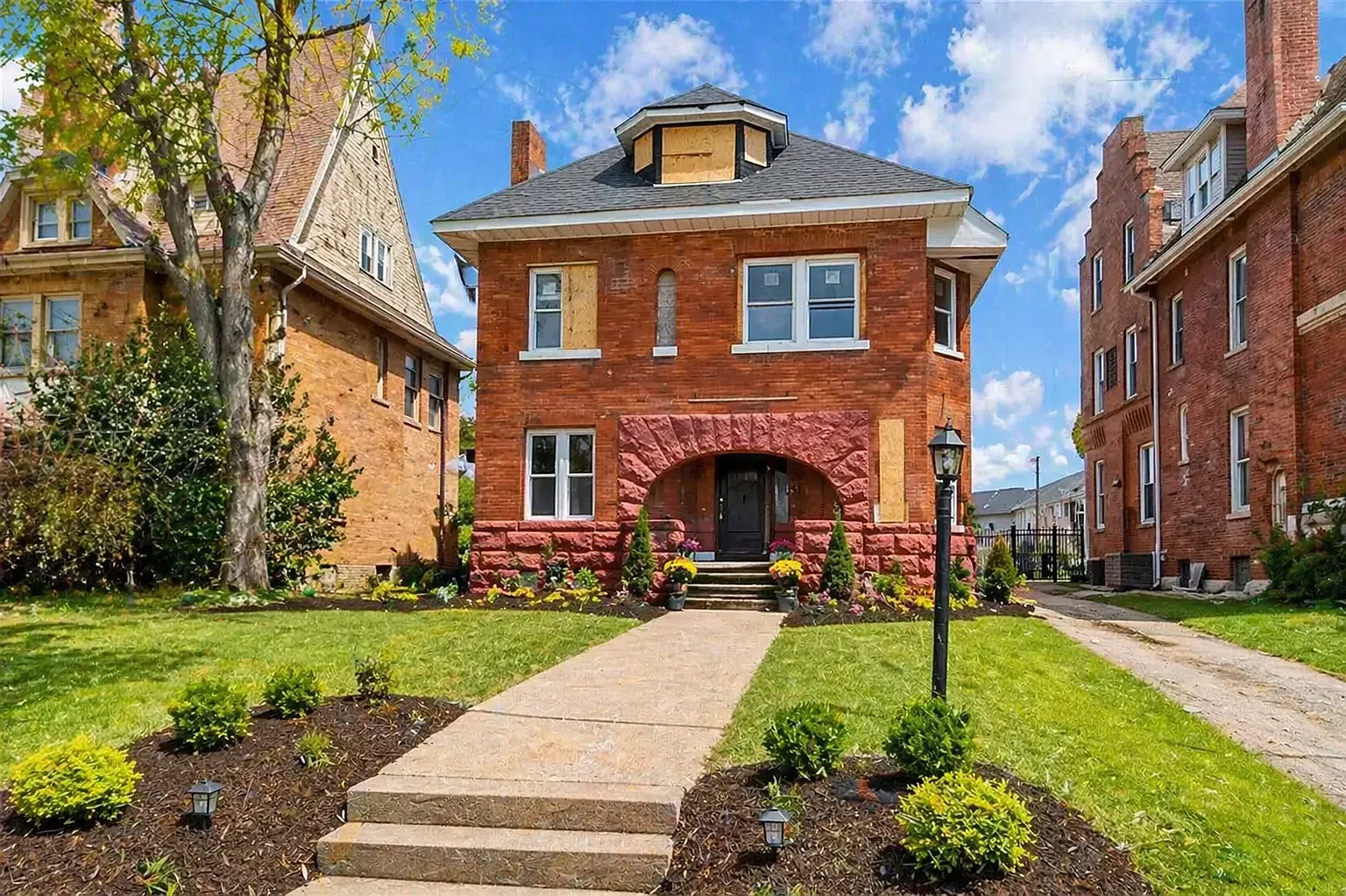 6 bed, 4191 sqft, $3,700 — Photo 1