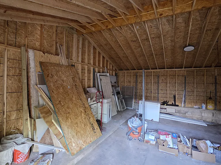 704 W Avenue B — Photo 33