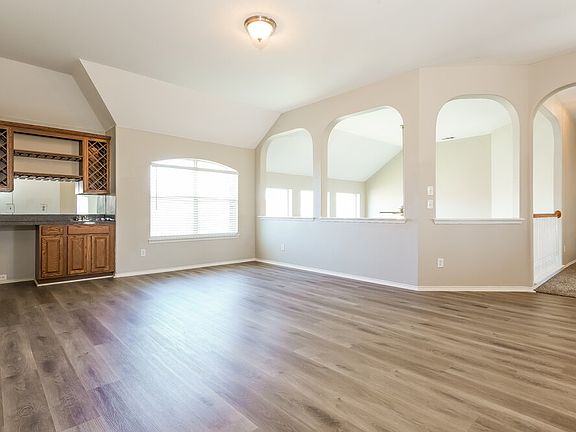 4th image of 925 Trailwood Dr