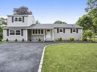 8 Fleet Rd, Shirley, NY 11967