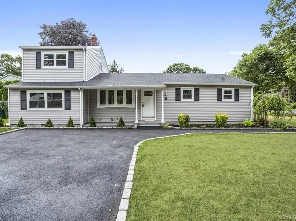 8 Fleet Road, Shirley, NY 11967