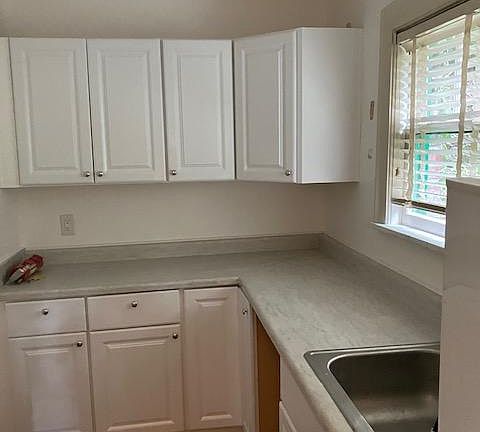 5th image of 2216 NE 46th St APT C