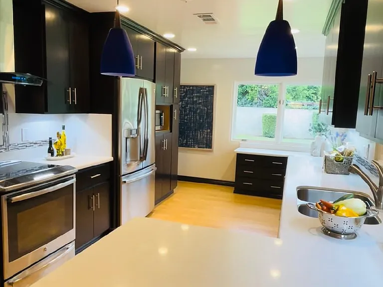 431 E Sandra Ave — Photo 3