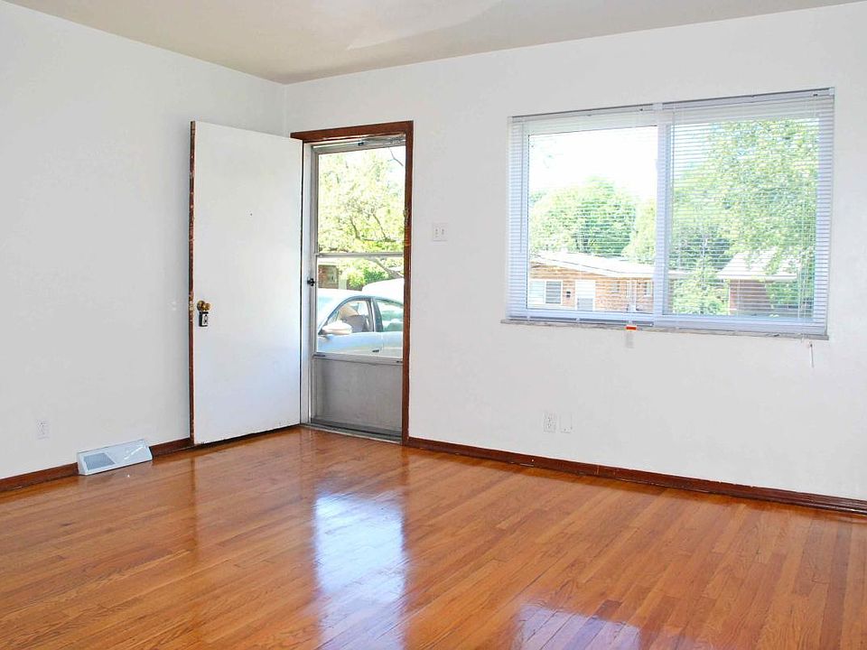 2nd image of 3116 Sherman Dr