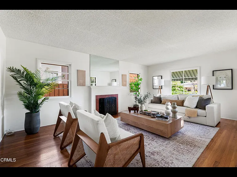 1563 Valencia Ave — Photo 18