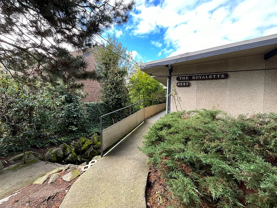 3227 14th Ave W #1