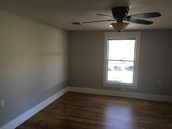 4th image of 216 W 2nd St #1