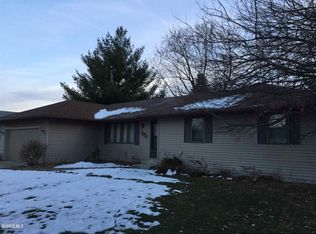 1925 Bedford Dr, Freeport, IL 61032