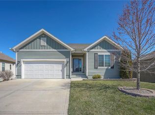 1817 Prairie Grass Dr, Raymore, MO 64083