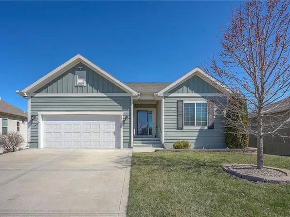 1817 Prairie Grass Dr, Raymore, MO 64083