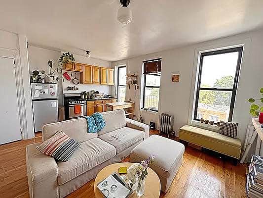 5th image of 550 Kosciuszko St #4F