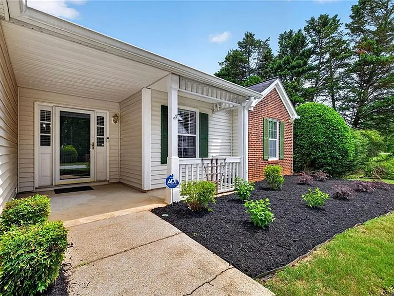4502 Legend Hollow Ln — Photo 2