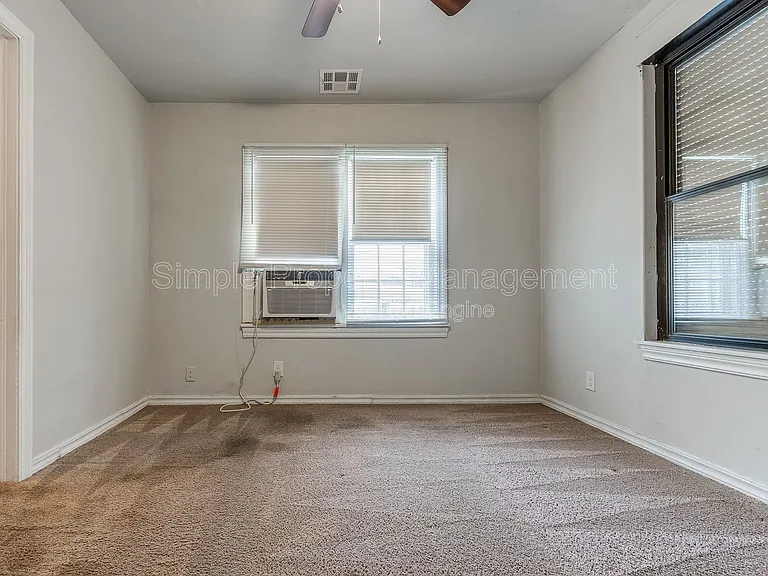 7105 NW 39th St — Photo 11