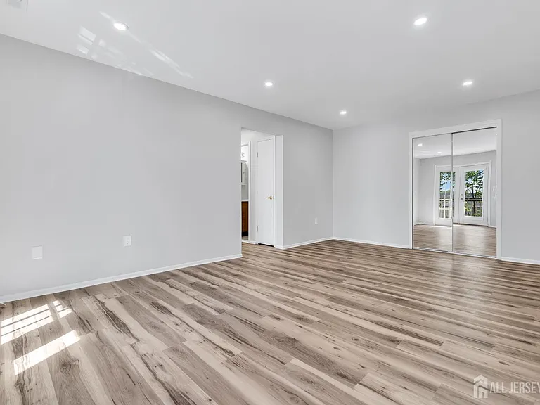 812 Green Hollow Dr — Photo 7