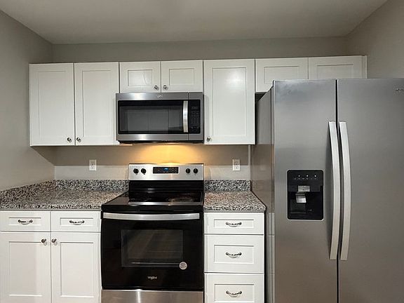 2nd image of 907 Linden St #B
