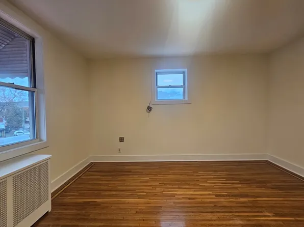 49-10 30th Avenue image 4 of 8