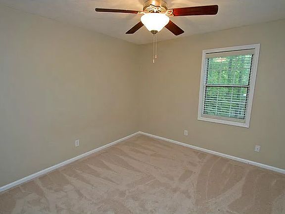 3rd image of 615 Tyson Ct