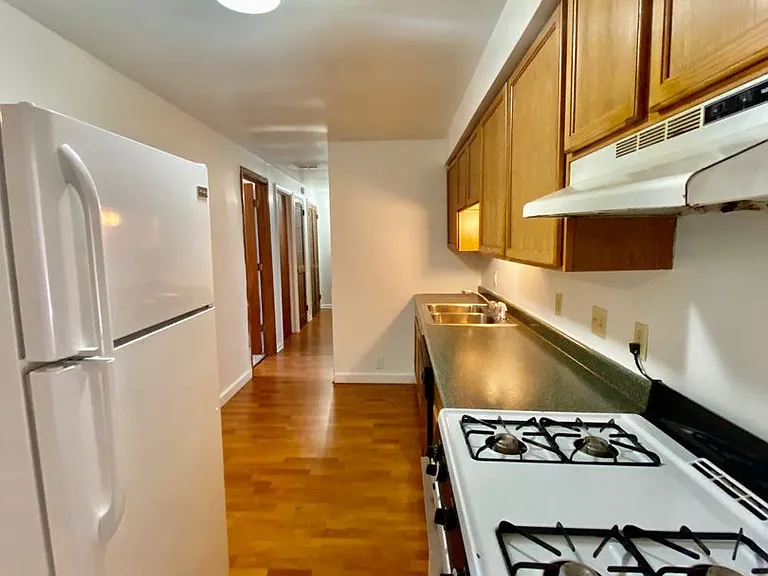 400 Perrin St — Photo 24