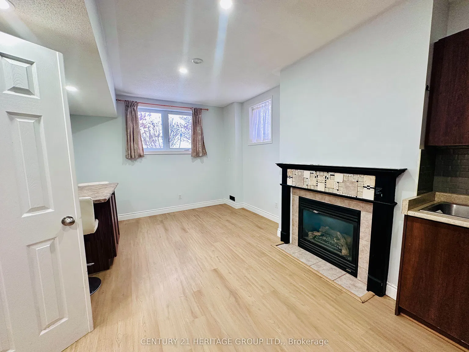 3 bed, $2,000 — Photo 4