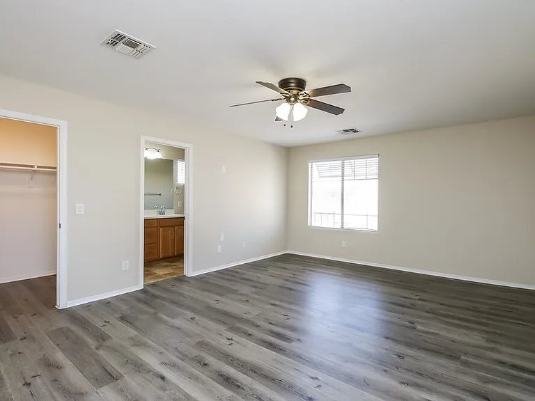 2451 E Vermont Dr — Photo 10