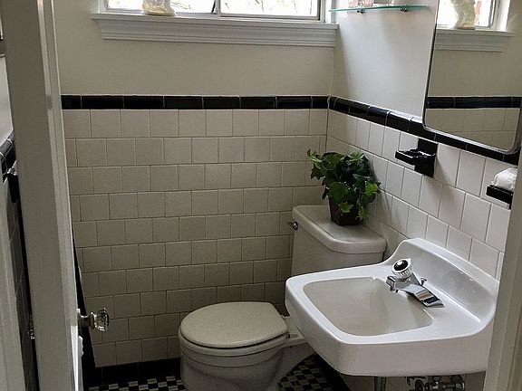 5th image of 2401 N Kentucky St