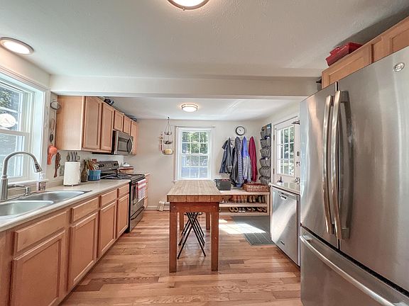 3rd image of 47 Hillside Ave