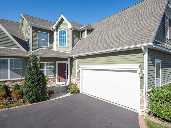 101 Victoria #101, Melville, NY 11747