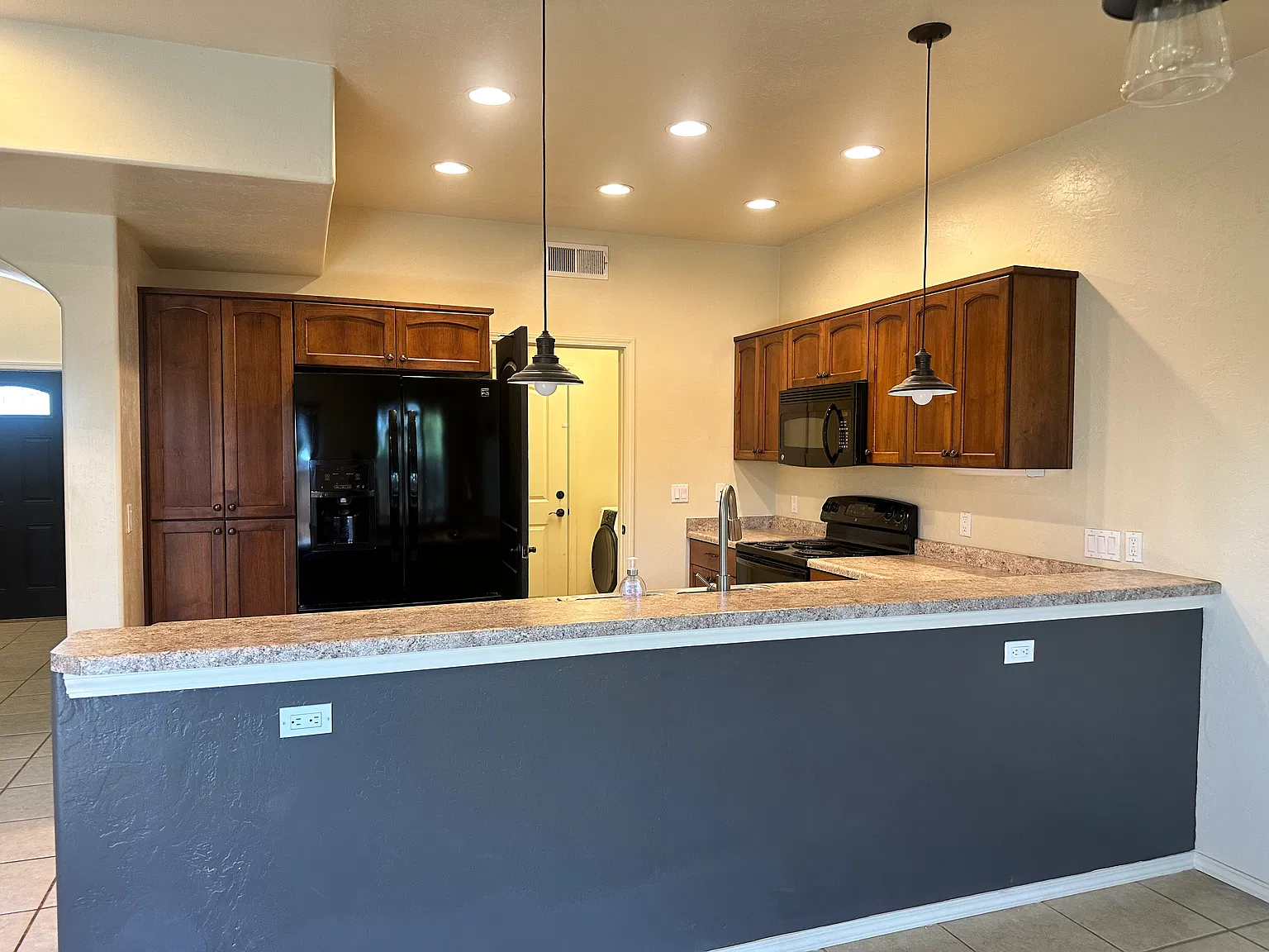 3 bed, 1505 sqft, $1,975 — Photo 3