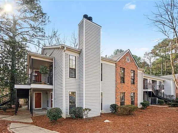 625 Windchase Ln, Stone Mountain, GA 30083