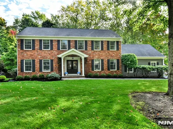 3 Canterbury Court, Upper Saddle River, NJ 07458