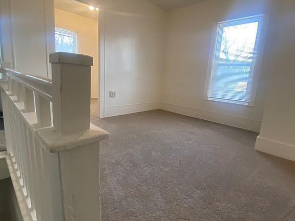 4th image of 1548 Coit Ave NE