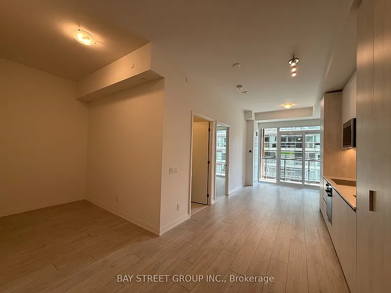 400 King St W #715 — Photo 8