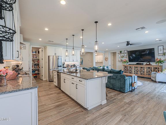 4th image of 40780 W DESERT FAIRWAYS Drive