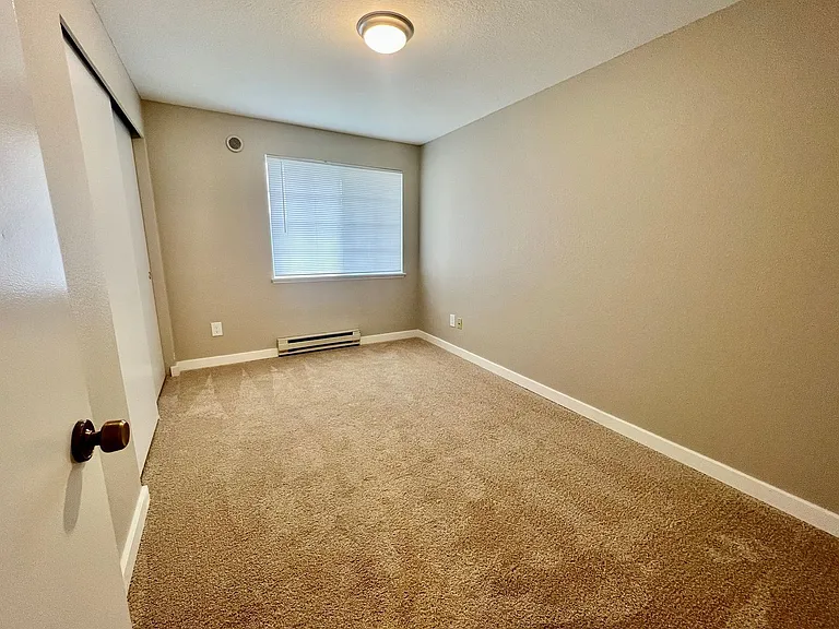 Brookside Gardens Apartments — Photo 26