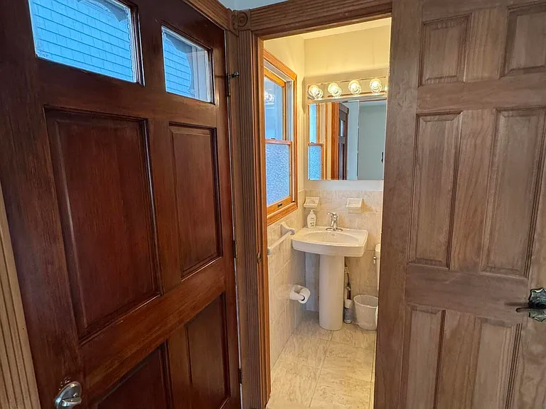 31 Navarra Dr — Photo 18