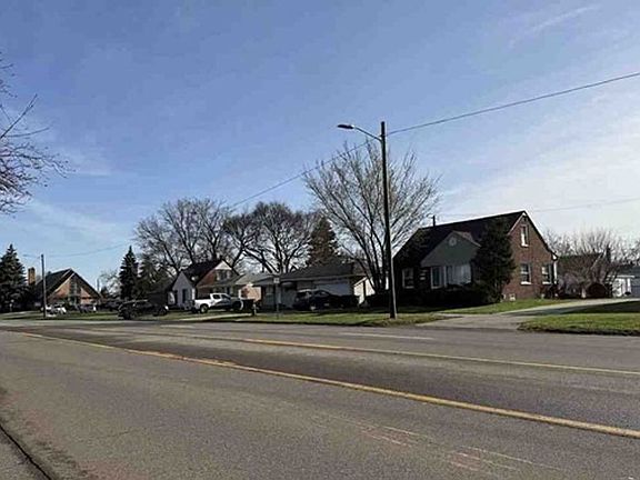 Exterior Neighborhood (street photo)