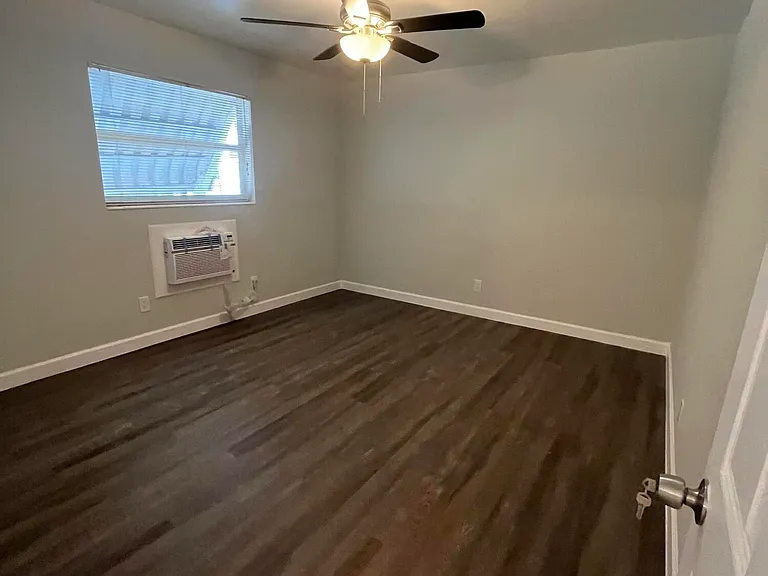 1419 SE 2nd St #1 — Photo 10