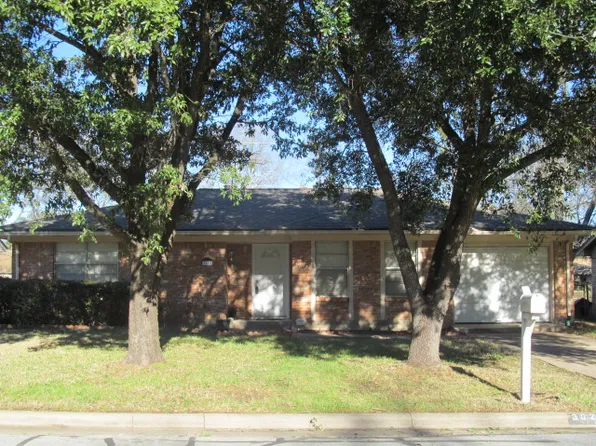 3024 Kim St, Bryan, TX 77803